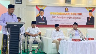 R.H. Imron Amin ketua DPC Gerindra Kabupaten Bangkalan saat memberikan sambutan di Hotel Rose Bangkalan. Minggu, (21/12/2025).
