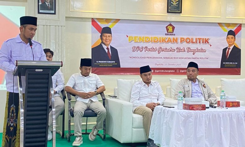 R.H. Imron Amin ketua DPC Gerindra Kabupaten Bangkalan saat memberikan sambutan di Hotel Rose Bangkalan. Minggu, (21/12/2025).