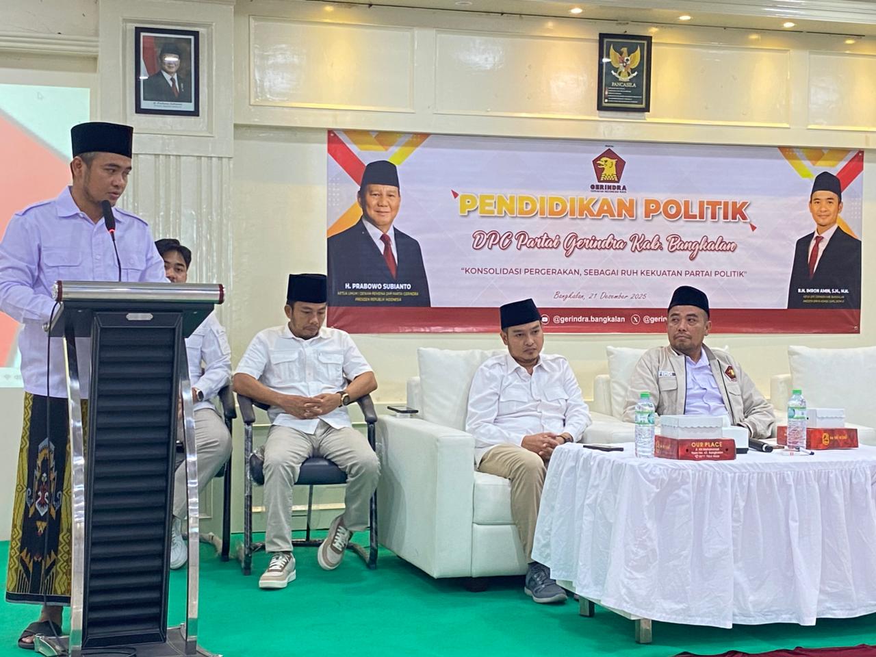 R.H. Imron Amin ketua DPC Gerindra Kabupaten Bangkalan saat memberikan sambutan di Hotel Rose Bangkalan. Minggu, (21/12/2025).