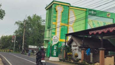 MOBILITAS. Kantor Pusat BMT NU Jawa Timur terlihat dari sisi Jalan Raya Raya Gapura, Sumenep, Madura. (istimewa/ejaberita.co)