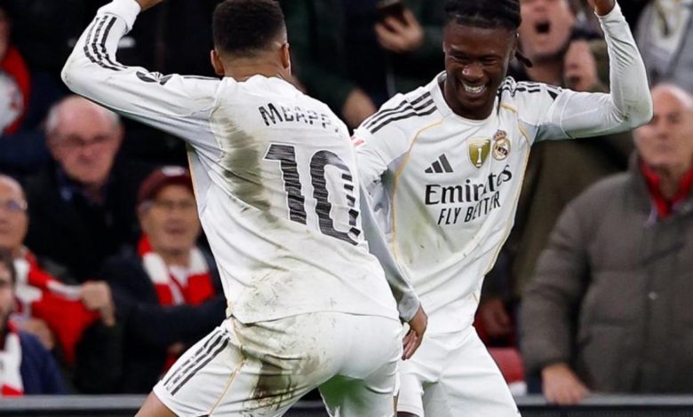 Selebrasi penuh energi! Mbappé dan Camavinga rayakan gol Real Madrid di San Mamés.