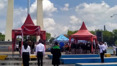 Prosesi Penyerahan Surat Keputusan (SK) Pengangkatan PPPK Paruh Waktu yang digelar di Alun-alun Trunojoyo Sampang