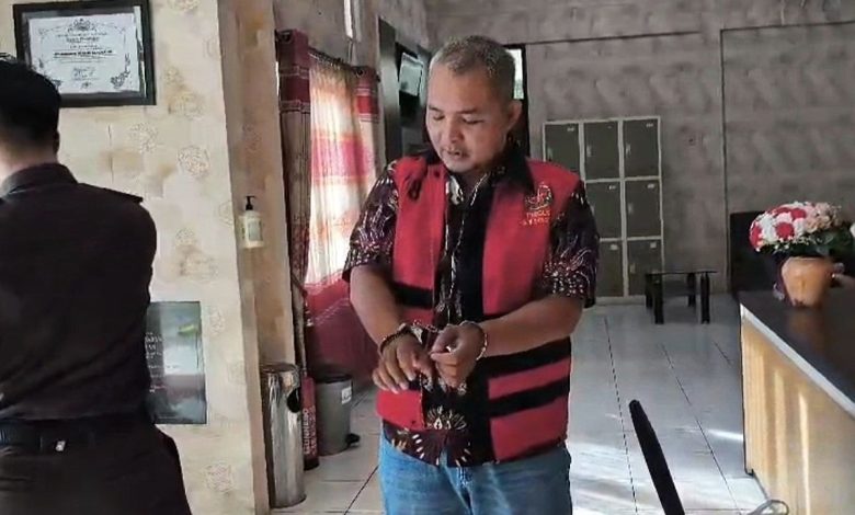 Tertunduk Lesu: Mantan Kades Lajing Bangkalan