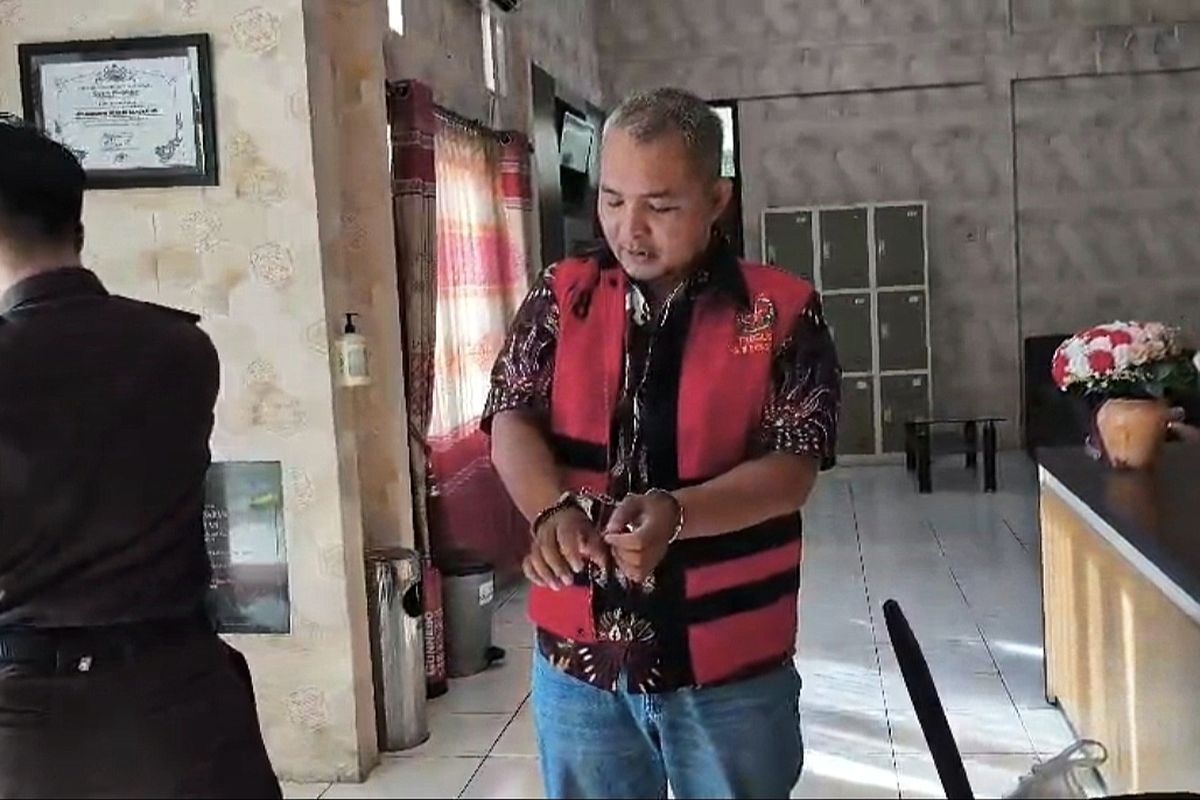 Tertunduk Lesu: Mantan Kades Lajing Bangkalan