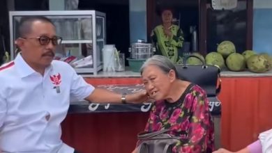 Kasus pengusiran paksa terhadap Nenek Elina Wijayanti (80) di Kecamatan Sambikerep, Surabaya, menyita perhatian serius pimpinan daerah. Wakil Wali Kota Surabaya, Armuji, turun langsung ke lokasi dan bereaksi keras atas peristiwa yang dinilainya telah melampaui batas kemanusiaan.