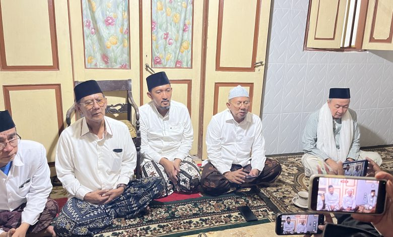 Para kiai NU se-Madura Raya khusyuk mengikuti munajat dan musyawarah di rumah peninggalan Syaikhona Kholil, Bangkalan.
