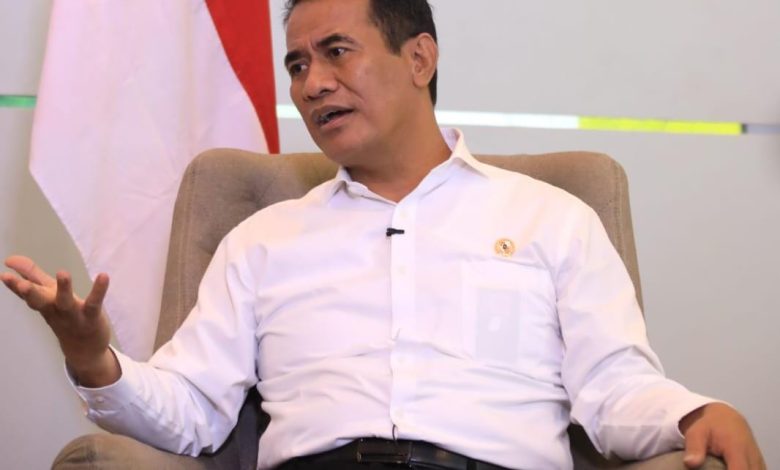 “Mentan Andi Amran Sulaiman saat memberi keterangan soal stabilisasi harga beras.”