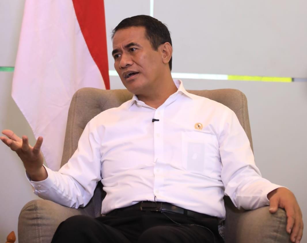 “Mentan Andi Amran Sulaiman saat memberi keterangan soal stabilisasi harga beras.”