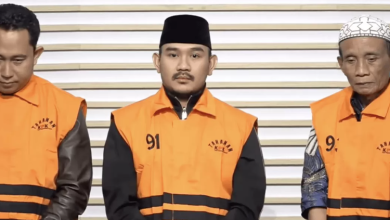 Bupati Bekasi Ade Kuswara Kunang (ADK) diduga menerima sejumlah uang ijon proyek di lingkungan Pemerintah Kabupaten (Pemkab) Bekasi.