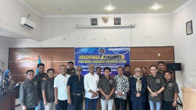Foto bersama usai pelantikan PWI Bangkalan periode 2025-2028.