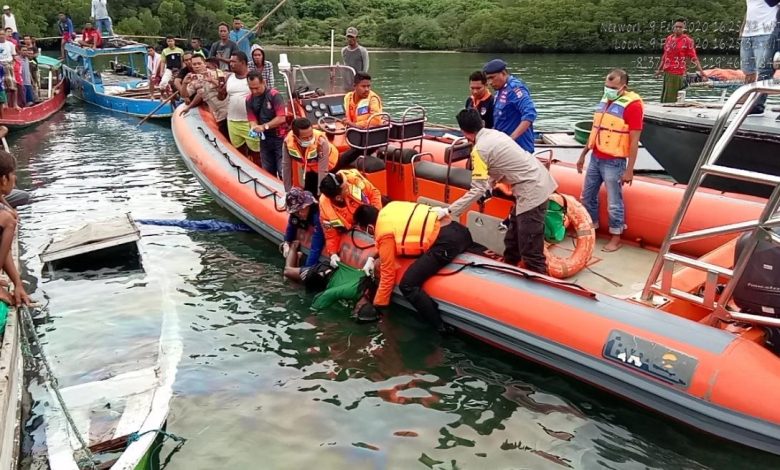 Mayat Mr X ditemukan mengambang di perairan Pulau Mandangin, Kabupaten Sampang. (Ist)