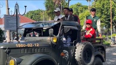 Penyambutan atlet Bangkalan peraih medali di SEA Games 2025 Thailand berlangsung meriah. Para atlet diarak menggunakan kendaraan klasik sebagai bentuk apresiasi atas prestasi mereka yang telah mengharumkan nama Bangkalan dan Indonesia di kancah internasional, Senin (23/12/2025).