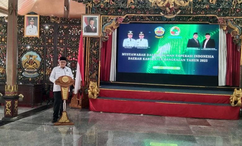 Ishak Sudibyo saat menyampaikan sambutan dalam Musda Dekopinda Bangkalan.