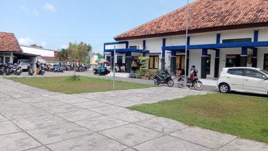 Jumlah penduduk Kabupaten Sampang terus bertambah. Berdasarkan Data Konsolidasi Bersih (DKB) semester I 2025, jumlah penduduk mencapai 1.046.574 jiwa atau meningkat 12.648 jiwa dibanding semester II 2024.