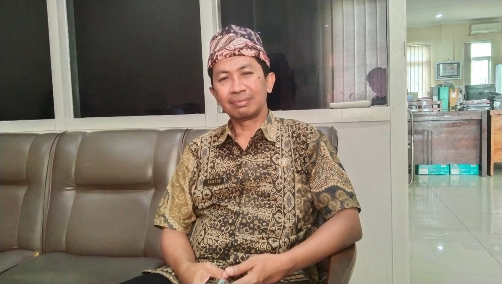 Kepala Bidang Tata Bangunan dan Gedung DPRKP Bangkalan, Nur Taufik, menjelaskan rencana pembangunan Command Center Bangga di Kabupaten Bangkalan.