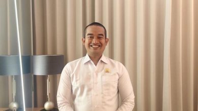 Ketua Komisi I DPRD Sampang, Muhammad Salim, mendorong pemerintah desa beradaptasi dengan kebijakan pusat melalui penguatan KDKMP sebagai langkah menuju desa mandiri.