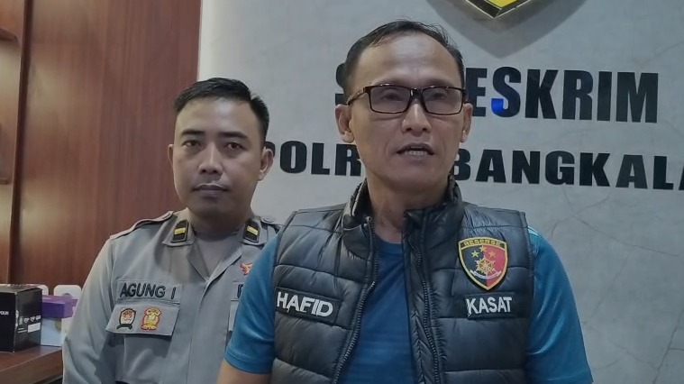 Kasatreskrim Polres Bangkalan didampingi Kasi Humas saat memberikan keterangan pers kepada awak media.