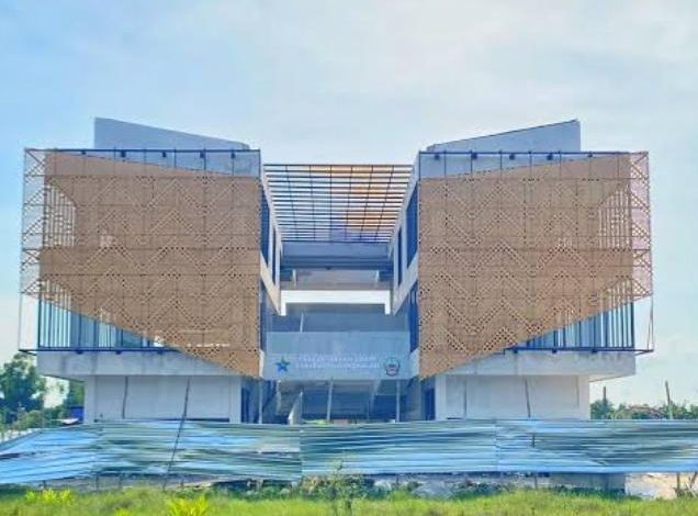 Keterangan Foto: Foto: Tampak depan gedung Perpusda Bangkalan.