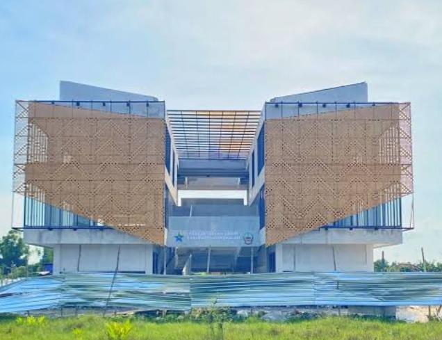 Keterangan Foto: Foto: Tampak depan gedung Perpusda Bangkalan.