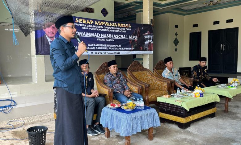 H. Mohammad Nasih Aschal saat menyampaikan sambutan dalam kegiatan reses serap aspirasi di Jl. Rambutan, Desa Keleyan, Kecamatan Socah, Bangkalan, Kamis (12/02/2026). Warga menyuarakan kebutuhan renovasi masjid, pembangunan TPQ, hingga perbaikan infrastruktur jalan.