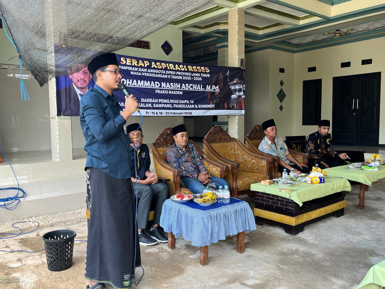 H. Mohammad Nasih Aschal saat menyampaikan sambutan dalam kegiatan reses serap aspirasi di Jl. Rambutan, Desa Keleyan, Kecamatan Socah, Bangkalan, Kamis (12/02/2026). Warga menyuarakan kebutuhan renovasi masjid, pembangunan TPQ, hingga perbaikan infrastruktur jalan.