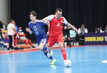 Pemain Timnas Futsal Indonesia berduel dengan pemain Jepang pada laga semifinal Piala Asia Futsal 2026 yang berlangsung ketat hingga babak extra time, mengantar Indonesia lolos ke partai final.