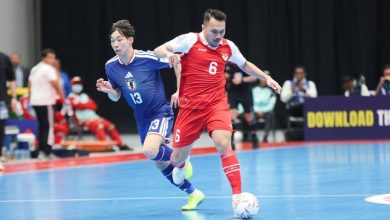 Pemain Timnas Futsal Indonesia berduel dengan pemain Jepang pada laga semifinal Piala Asia Futsal 2026 yang berlangsung ketat hingga babak extra time, mengantar Indonesia lolos ke partai final.