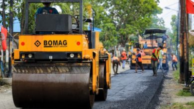 Perbaikan jalan menggunakan alat berat | Foto ilistrasi.