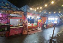 Deretan stan pelaku UMKM berjajar rapi memeriahkan Festival Bazar UMKM di Pasar Margalela, Kabupaten Sampang, Rabu (4/2/2026). Kegiatan yang berlangsung selama 15 hari ini menghadirkan puluhan UMKM dengan aneka produk kuliner dan kerajinan, sekaligus menghidupkan kembali aktivitas ekonomi pasar tradisional.