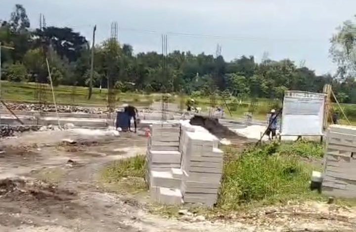 Foto: Lokasi Proyek pembangunan Koperasi Desa Merah Putih (KDMP) di Desa Tegar Priyah, Kecamatan Geger, Kabupaten Bangkalan.