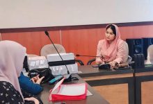 Kerudung Pink | Anggota DPRD Kabupaten Bangkalan dari Fraksi Partai Gerindra, Ambar Pramudya Wardani.