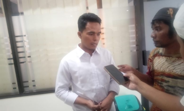 Muhammad Farok saat diwawancarai awak media usai mengikuti Musyawarah Cabang (Muscab) VI PKB Sampang di Aula Hotel Bahagia, Minggu (29/3/2026).