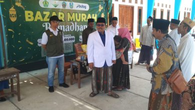 Keterangan foto: Suasana gerakan bazar murah yang dilaksanakan Koperasi Jatim Unggul Bersama