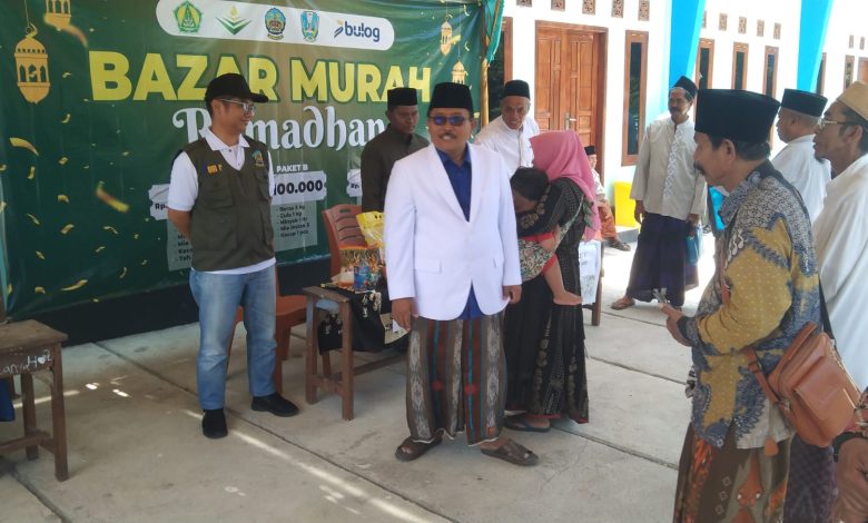 Keterangan foto: Suasana gerakan bazar murah yang dilaksanakan Koperasi Jatim Unggul Bersama