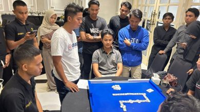 Pelajar SMA/SMK di Bangkalan mengikuti sosialisasi The Law of Domino yang digelar ORADO Bangkalan di The Sky Resto sebagai upaya mengenalkan domino sebagai olahraga prestasi dan menjaring bibit atlet muda.