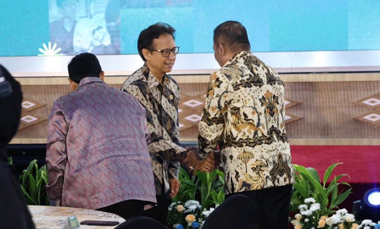 Bupati Sampang H. Slamet Junaidi menghadiri peringatan Hari Kusta Sedunia 2026 di Auditorium Prof. Dr. G.A. Siwabessy, Kementerian Kesehatan RI, Jakarta Selatan, Rabu (11/3/2026), sebagai bentuk komitmen Pemkab Sampang dalam penanggulangan penyakit kusta.