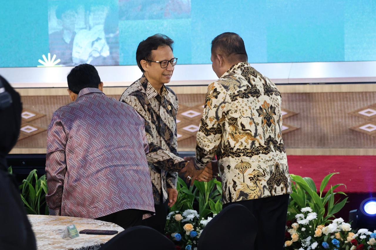Bupati Sampang H. Slamet Junaidi menghadiri peringatan Hari Kusta Sedunia 2026 di Auditorium Prof. Dr. G.A. Siwabessy, Kementerian Kesehatan RI, Jakarta Selatan, Rabu (11/3/2026), sebagai bentuk komitmen Pemkab Sampang dalam penanggulangan penyakit kusta.