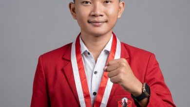 Rahman, pengurus cabang Gerakan Mahasiswa Nasional Indonesia Kabupaten Bangkalan, menunjukkan semangat perjuangan dalam momentum refleksi 72 tahun organisasi.
