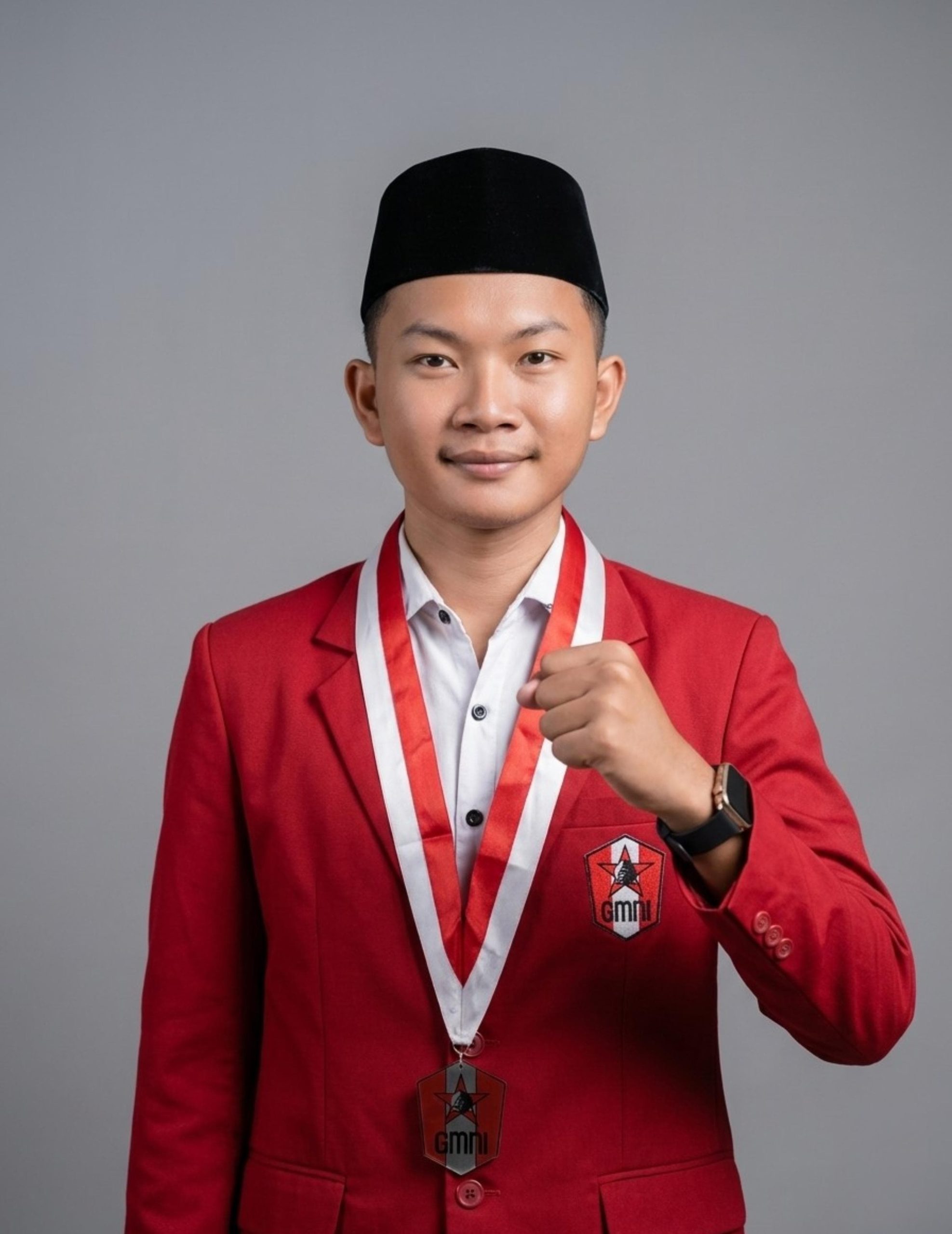 Rahman, pengurus cabang Gerakan Mahasiswa Nasional Indonesia Kabupaten Bangkalan, menunjukkan semangat perjuangan dalam momentum refleksi 72 tahun organisasi.