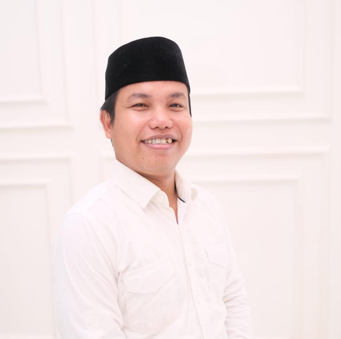Ketua ORADO Kabupaten Bangkalan, Helmi Fuad, menyampaikan ucapan Selamat Hari Raya Idul Fitri 1447 H dan mengajak masyarakat memperkuat kebersamaan serta semangat menuju prestasi.