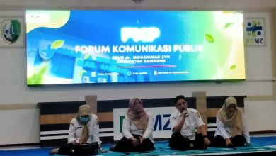Jajaran manajemen RSUD dr. Mohammad Zyn (RSMZ) Sampang saat memaparkan evaluasi pelayanan kesehatan dalam kegiatan Forum Komunikasi Publik (FKP) yang digelar sebagai upaya meningkatkan transparansi dan kualitas layanan kepada masyarakat.