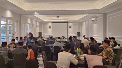 Suasana pertemuan konsolidasi Lora Nasih Center (LNC) bersama Koordinator Kecamatan (Korcam) se-Kabupaten Bangkalan yang digelar untuk memperkuat koordinasi organisasi serta menyerap aspirasi masyarakat dari tingkat desa hingga kecamatan.