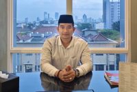 Muhammad Salim, Ketua Komisi I DPRD Sampang, mengajak masyarakat memaknai Hari Kartini sebagai momentum keberanian perempuan untuk berpikir kritis dan berani bersuara demi perubahan.