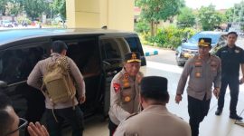 Kapolda Jawa Timur Irjen Pol. Nanang Avianto tiba di Mapolres Sumenep dalam rangka kunjungan kerja, Selasa (14/4/2026), di tengah sorotan pembatalan konferensi pers kasus temuan 27,83 kilogram kokain.
