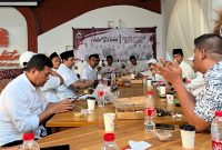 Kader Partai Solidaritas Indonesia (PSI) Kabupaten Bangkalan saat mengikuti kegiatan halalbihalal dan konsolidasi partai di Terakota Coffee, Rabu (15/4/2026). Acara ini menjadi momentum penguatan struktur partai hingga tingkat DPRt.