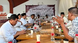 Kader Partai Solidaritas Indonesia (PSI) Kabupaten Bangkalan saat mengikuti kegiatan halalbihalal dan konsolidasi partai di Terakota Coffee, Rabu (15/4/2026). Acara ini menjadi momentum penguatan struktur partai hingga tingkat DPRt.