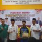Penyerahan reward kepada atlet berprestasi Kabupaten Sampang usai sukses meraih medali dalam ajang Porprov Jatim 2025.