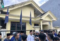 Ketua DPD Partai NasDem Bangkalan, Mohammad Nasih Aschal, memberikan keterangan pers terkait polemik sampul Majalah Tempo yang dinilai merugikan citra Partai NasDem.