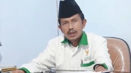 Ketua BAZNAS Sampang, K.H. Abdul Rauf Al Hitami, memberikan klarifikasi terkait isu dugaan rangkap jabatan saat ditemui di ruang kerjanya.