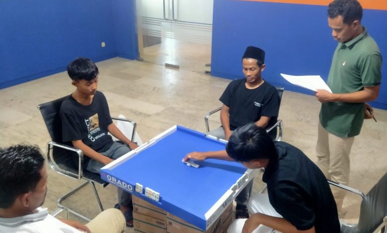 Seleksi internal atlet domino ORADO Sampang berlangsung serius, para peserta diuji kemampuan strategi dan pemahaman aturan jelang Kejurprov di Surabaya.